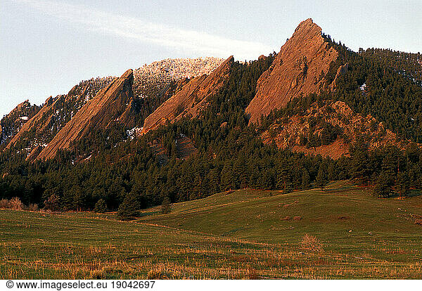 The Flatirons rise upward from Chautauqua Park  Boulder  Colorado.