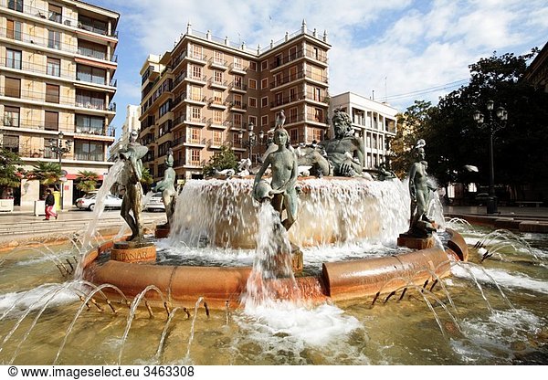 The fountain in Plaza de la Virgen  Valencia  Spain