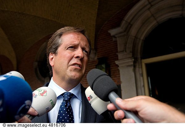 The Hague  August 2nd  2010  The chairman of the liberal democrat party in Dutch Parliament and member of Parliament is giving a press conference after having a conversation with the formationteam for the new cabinet or national government