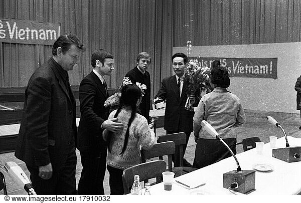 The massacre by the US military in My Lai  Vietnam  in 1968 caused a worldwide outrage  including in Germany. One of the few survivors was Vo Thi Lien (12 years old)  who travelled to Germany. Here at a rally of the peace movement in 1968 in Düsseldorf. Frank Werkmeister 2nd from left Vo Thi Lien 3  Germany  Asia