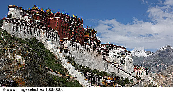 The Potala palace in Lhasa / Tibet