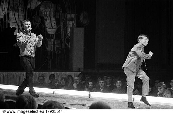 The show of the British pop star Graham Bonney  here in 1966 in Dortmund's Westfalenhalle  was a mixture of pop music and fashion show. Graham Bonney  Germany  Europe
