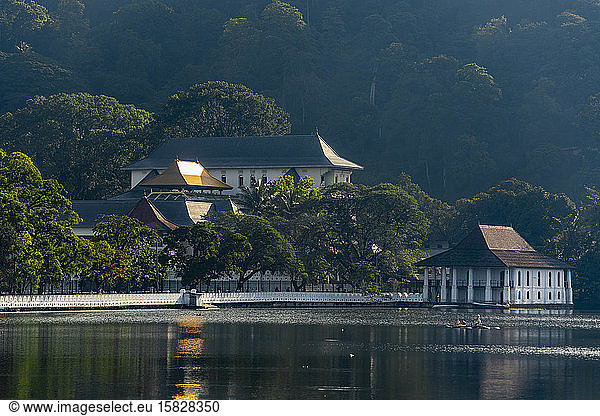 the temple of the holy tooth relict seen from the lake in Kandy /