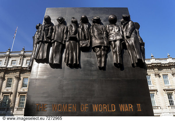 The Women of World War II  Denkmal vor dem Cabinet Office Building  Horse Gardens Road  London  England  Großbritannien  Europa