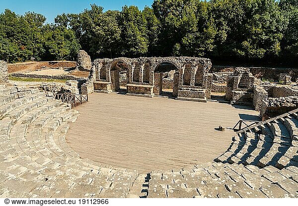 Theater und Amphitheater in den archäologischen Ruinen von Butrint oder im Butrinto Nationalpark in Albanien