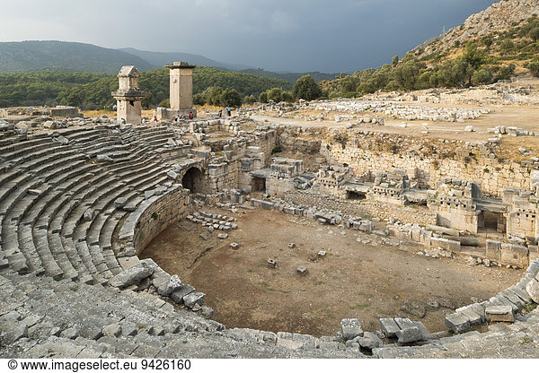 Theater und lykische Grabmäler,  antike Stadt Xanthos,  UNESCO Weltkulturerbe,  bei Fethiye,  Provinz Antalya,  Türkei