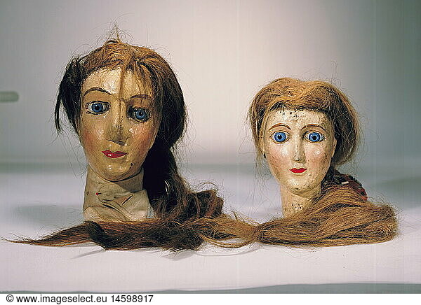 theatre  puppet theatre  marionettes  female heads  South Germany  19th century  Stadtmuseum  Munich  figures  puppets  women  fine arts  handcraft  historic  historical  people  woman