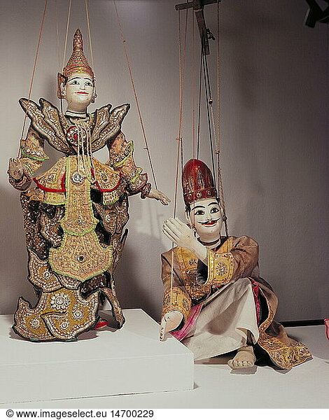 theatre  puppet theatre  marionettes  figures  prince and minister  Myanmar  19th century  Stadtmuseum  Munich  puppets  Asia  Birma  fine arts  handcraft  historic  historical  people