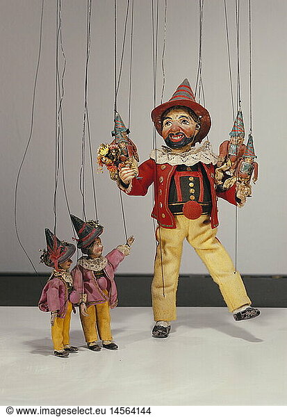 theatre  puppet theatre  marionettes  Kasper and his children  wood and fabric  Josef Leonhard Schmid Theatre  Munich  1858 - 1912