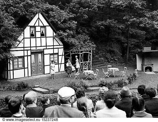 theatre / theater  open-air theatre  sylvan theater Hohensyburg  Dortmund  performance of the play 'Pfeffer und Salz' ('Pepper and Salt') of Karl Bunje  premiere: 9.6.1968