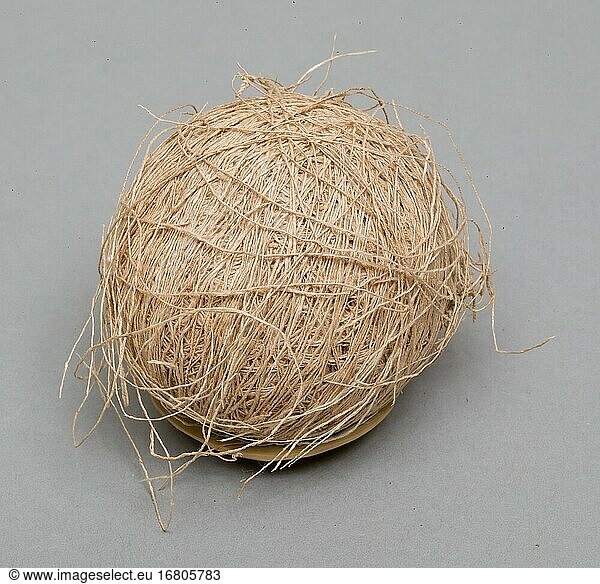 Thread ball  Linen thread ball  –1295.New Kingdom  Ramesside  Dynasty 19–20.Flax fiber.Memphite Region  Lisht North  Settlement north of pyramid.Inv. Nr. 11.151.664New York  Metropolitan Museum of Art.