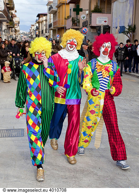 Three men dressed up as clowns  carnival on Shrove Tuesday  Balestrate  Sicily  Italy  Southern Europe