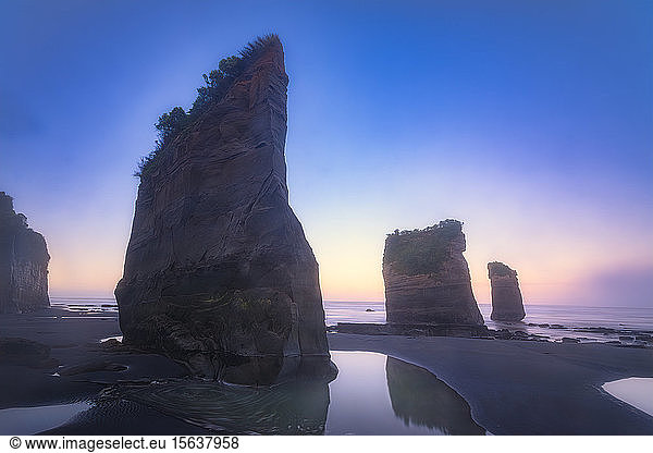 Three Sisters beach in the evening  North Island  New Zealand