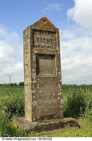 Tithe Memorial 1935 zur Erinnerung an die (1934) Beschlagnahmung von landwirtschaftlichem Eigentum zur Zahlung des Kirchenzehnten  Elmsett  Suffolk  England  UK