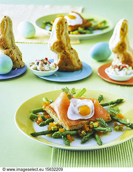 Toast with salmon and asparagus in plate on table