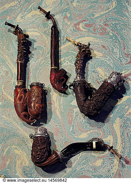tobacco  pipe  four pipes (Hunter's Pipes)  wood  horn  carved  metal lids  Upper Bavaria  19th century  historic  historical  lid  smoking  craft  handcraft  Germany