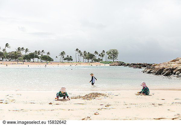 toddlers playing pin the beach in Hawaii