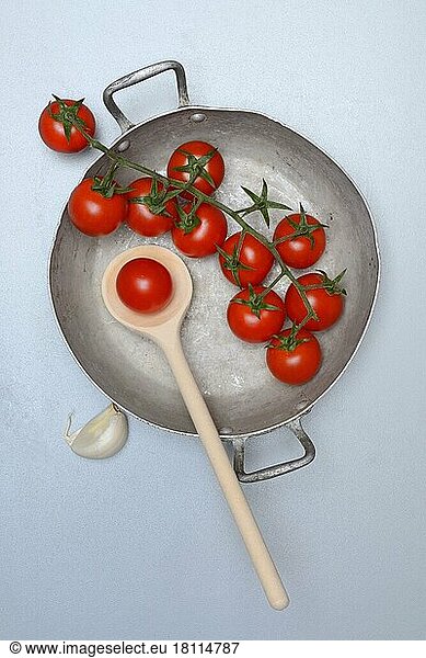 Tomatoes in shell  cherry tomatoes  cherry tomatoes  panicle tomatoes  Solanum lycopersicum  garlic  garlic clove
