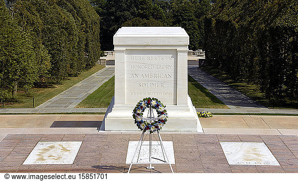 Tomb of the Unknowns in Arlington National Cemetery