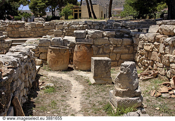Tonkrüge und Behälter  Lagerräume mit Pithen  Minoische Ausgrabungen  Tylissos  Kreta  Griechenland  Europa