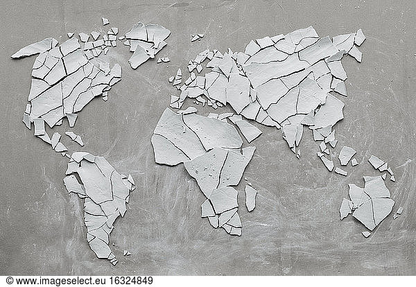 Tonscherben  die eine Weltkarte bilden  zerbrochen  Konzept ökologischer Katastrophen
