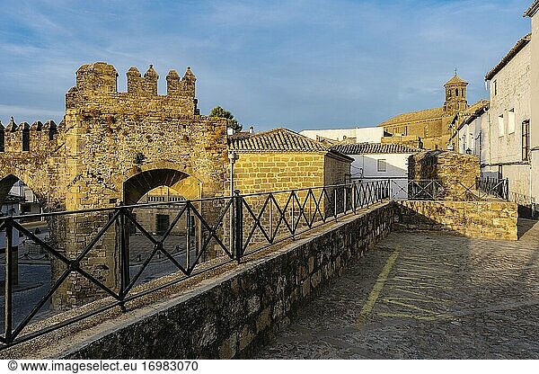 Tor von Jaen  Baeza  UNESCO-Weltkulturerbe. Provinz Jaen  Andalusien  Südspanien Europa.