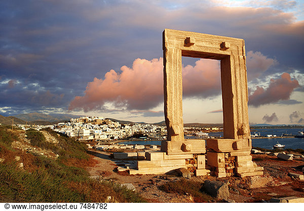 Torbogen  Ruinen am Apollo-Tempel  Naxos  Kykladen  Griechenland  Europa