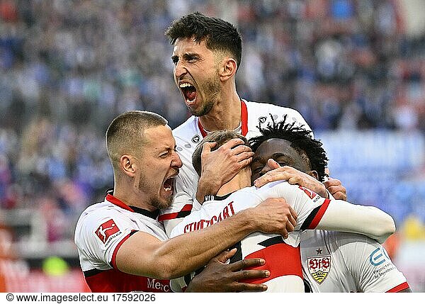 Torjubel Orel Mangala VfB Stuttgart mit Atakan Karazor VfB Stuttgart Chris Führich VfB Stuttgart (Waldemar Anton VfB Stuttgart (02)  Mercedes-Benz Arena  Stuttgart  Baden-Württemberg  Deutschland  Europa