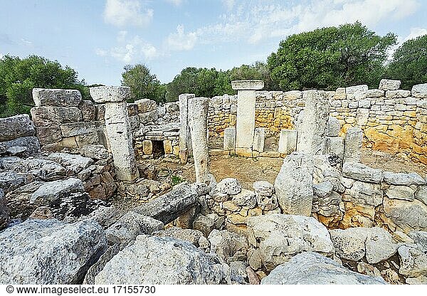 Torre d'en Galm?s ist die bedeutendste prähistorische Stadt der Balearen. Man schätzt dass während ihrer Blütezeit (zwischen 1300 v. Chr. und der römischen Eroberung) etwa 900 Menschen in ihr lebten. Sie stammt aus der vortalayotischen Zeit