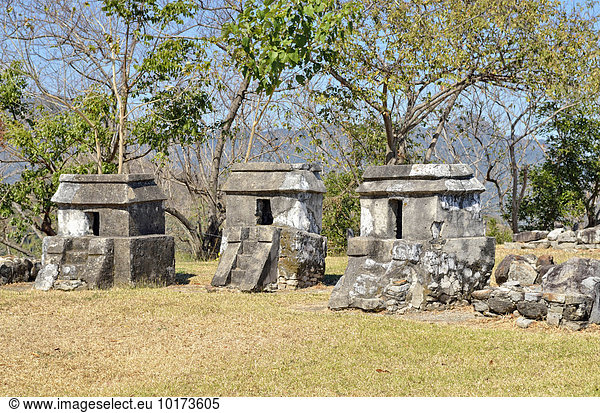 Totonakengräber  präkolumbianischer Friedhof  Ausgrabungsstätte Quiahuiztlan bei Villa Rica unterhalb des Cerro de los Metates  Bundesstaat Veracruz  Mexiko  Nordamerika