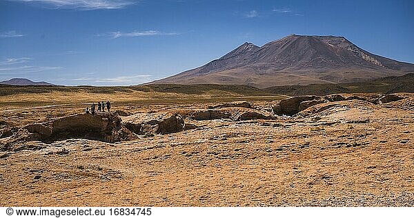 Touristen in der Chiguana-Wüste  Teil einer 3-tägigen Tour durch das Altiplano von Bolivien