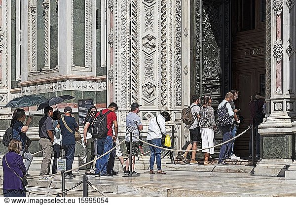 Tourists visitors queuing at the entrance to santa maria del fiore the cathedral in florence  tuscany  italy.
