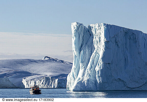 Tours amongst icebergs calved from the Jakobshavn Isbrae glacier  UNESCO World Heritage Site  Ilulissat  Greenland  Polar Regions
