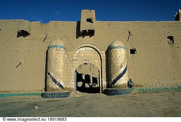 Town wall with town gate  Sadah  Yemen  Stadtmauer mit Stadttor  Sadah  Jemen  Asien