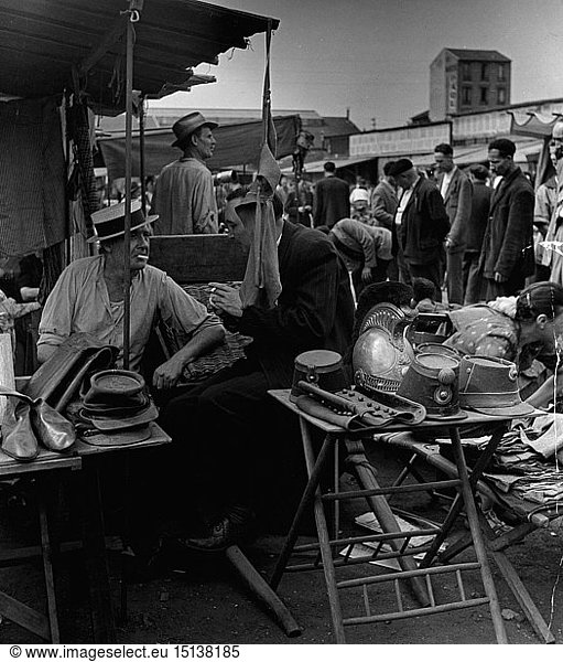 trade  markets  merchant with militaria on flea market  Spain  1950s