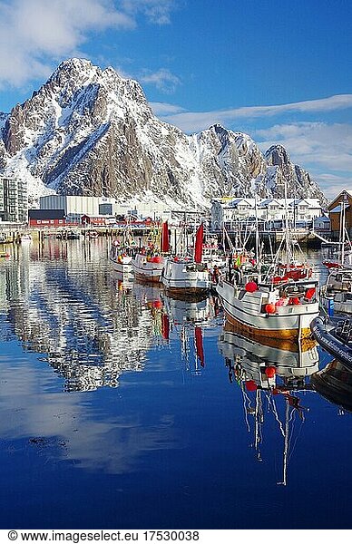 Traditional fishing boats in Svolvaer harbour  snow-capped mountains in winter  Nordland  Lofoten  Austvågøy  Scandinavia  Norway  Europe