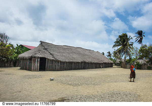 Traditional huts Traditional huts, Achutupu, San Blas Islands, Kuna ...