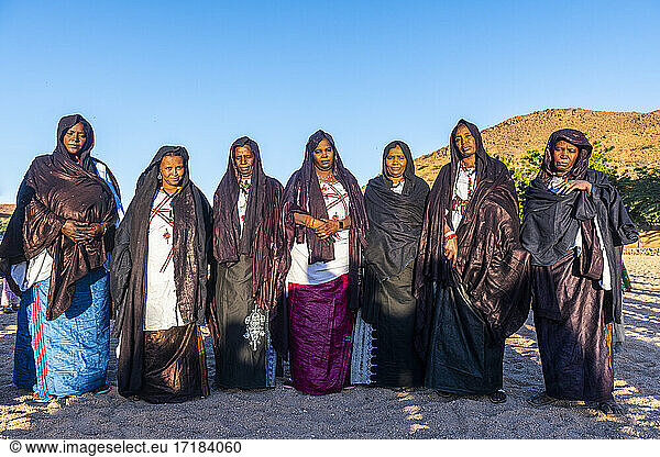 Traditionell gekleidete Tuareg-Frauen  Oase von Timia  Air-Berge  Niger  Afrika