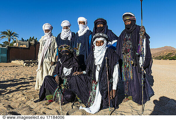 Traditionell gekleidete Tuaregs  Oase von Timia  Air Mountains  Niger  Afrika