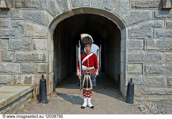 Traditionell gekleideter Wächter  Fort George  Citadel Hill  Halifax  Nova Scotia  Kanada  Nordamerika