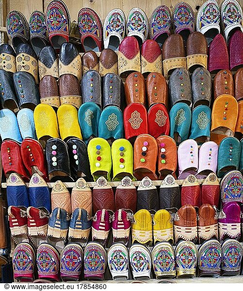 Traditionelle Barbouche oder marokkanische Pantoffeln  Fes  Marokko  Afrika