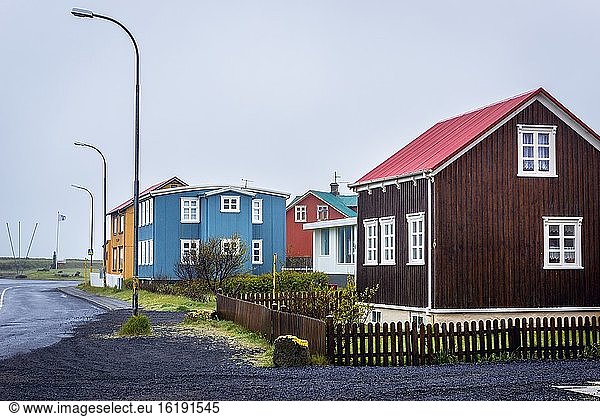 Traditionelle Häuser im Fischerdorf Eyrarbakki an der Südküste von Island.