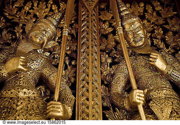 Traditionelle Wächter im Tempel des Smaragd-Buddhas