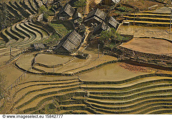 Traditionelles Dorf mit Hmong-Reisfeldern
