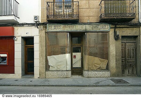 Traditionelles Haus mit geschlossenem Laden  Barco de Avila  Provinz Avila  Castilla y Leon  Spanien