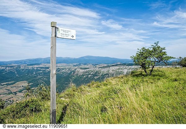 Trail of the Cut. Natural monument of Monte Santiago. A natural space. Province of Burgos. Castilla y León. Spain.