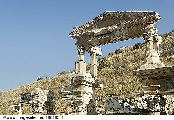 Trajan-Brunnen  Ephesos  Türkei  Asien