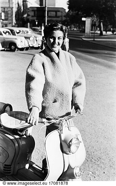 Transport / Motor scooter. Young woman with a motor scooter. (Fashion shoot for Arlberg fur coats and jackets.)
Photo  undated (1950s).