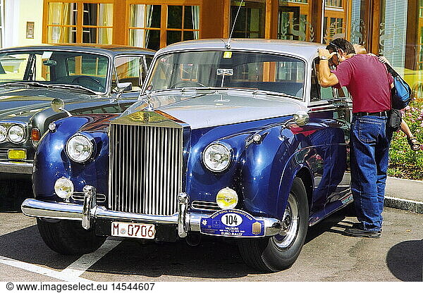 transport / transportation  car  vehicle variants  Rolls Royce  Euro Rallye 2003  Austria  2003  21st century  historic  historical  2000s  00s car  cars  luxurious car  luxury car  luxurious cars  luxury cars  British  passer-by  passerby  passers-by  admire  admiring  bicolored  two-colored  bicoloured  two-coloured  bichrome  blue  silver  cooler  radiator  chiller  coolers  radiators  chillers  bonnet  engine bonnet  hood  bonnets  engine bonnets  hoods  veteran car  classic car  vintage car  veteran cars  classic cars  vintage cars  automobile  automobiles  people