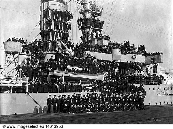 transport / transportation  navigation  warships  Germany  Reichsmarine 1922 - 1935  light cruiser Emden  launched and commissioned in 1925  group picture of the crew  circa 1926  soldiers  German navy  uniform  uniforms  sailors  1920s  20s  20th century  historic  historical  military  Weimar Republic  Reichswehr  people